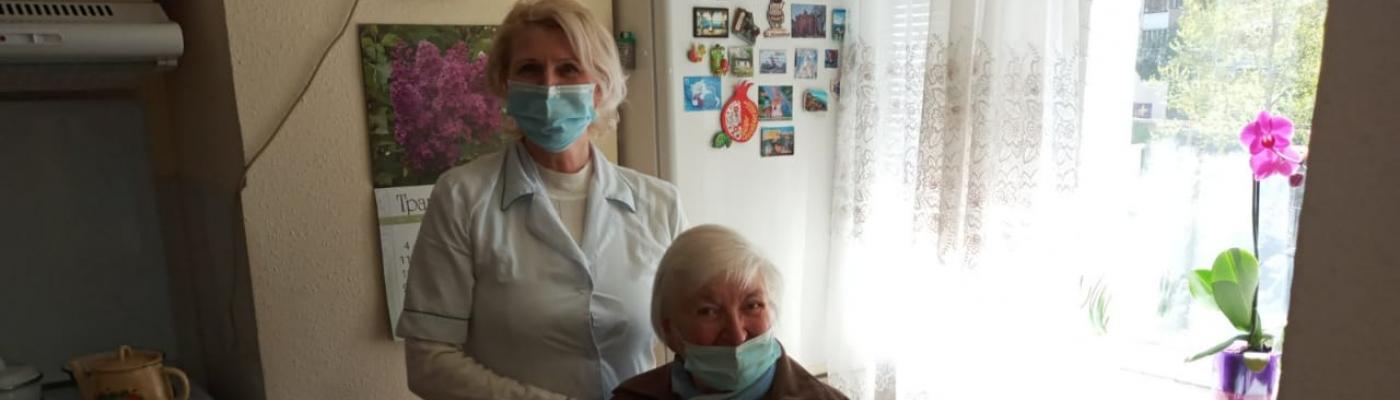 The volunteers of the Juice Charitable Foundation presented gifts to the residents of the Assisted Living Jewish Home for Elderly